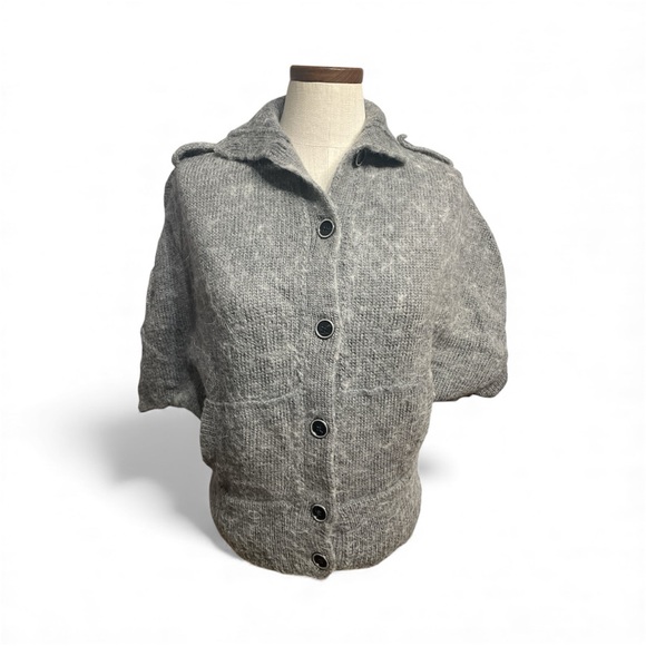 •Gray Button-Up Knit Sweater - Picture 2 of 6